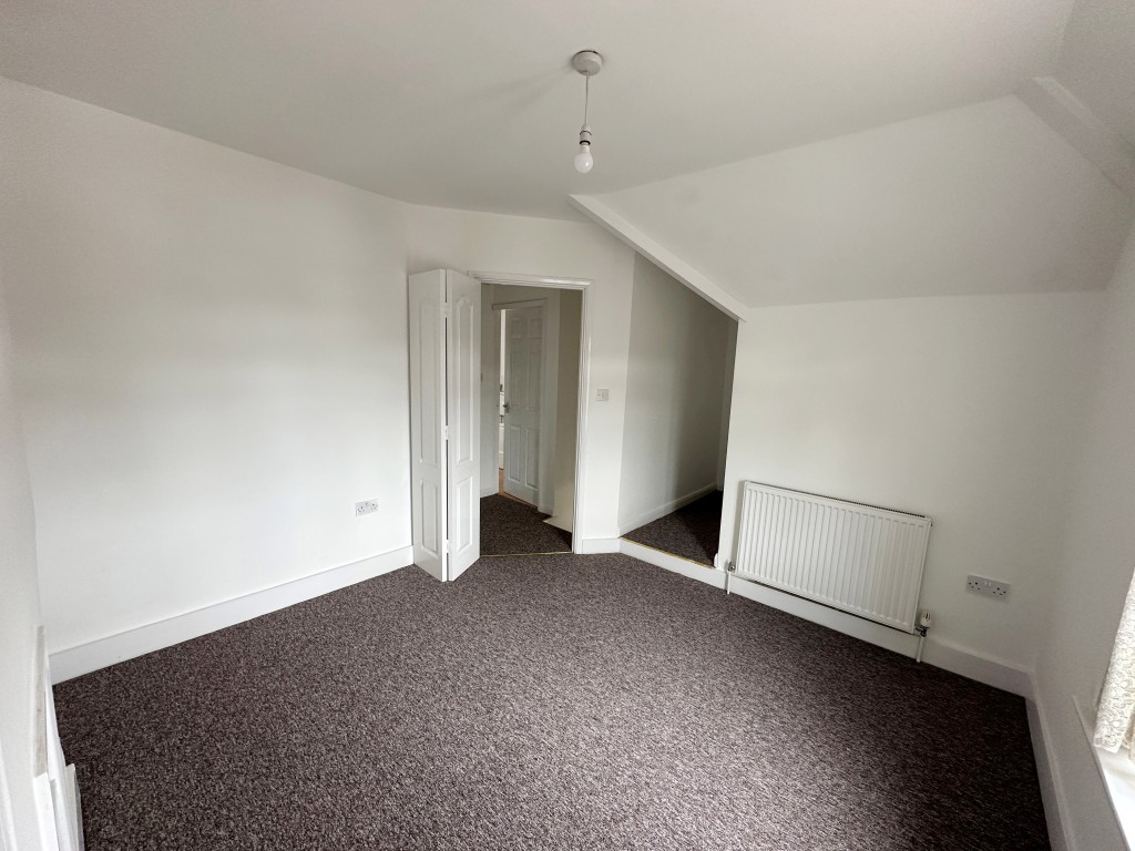 Lot: 147 - TWO-BEDROOM SEMI-DETACHED HOUSE FOR IMPROVEMENT - Main Bedroom